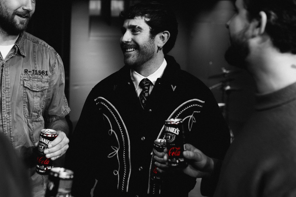 SAM TOMPKiNS BRINGS VULNERABILITY AND RAW EMOTION TO HIS JACK DANIEL’S & COCA-COLA ‘LIVE FROM’&nbsp;SET